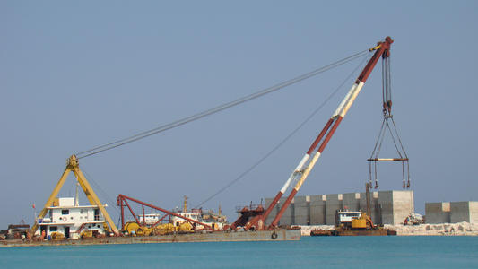 采用靜態(tài)應(yīng)變儀對起重船扒桿進(jìn)行應(yīng)變測試分析試驗(yàn)