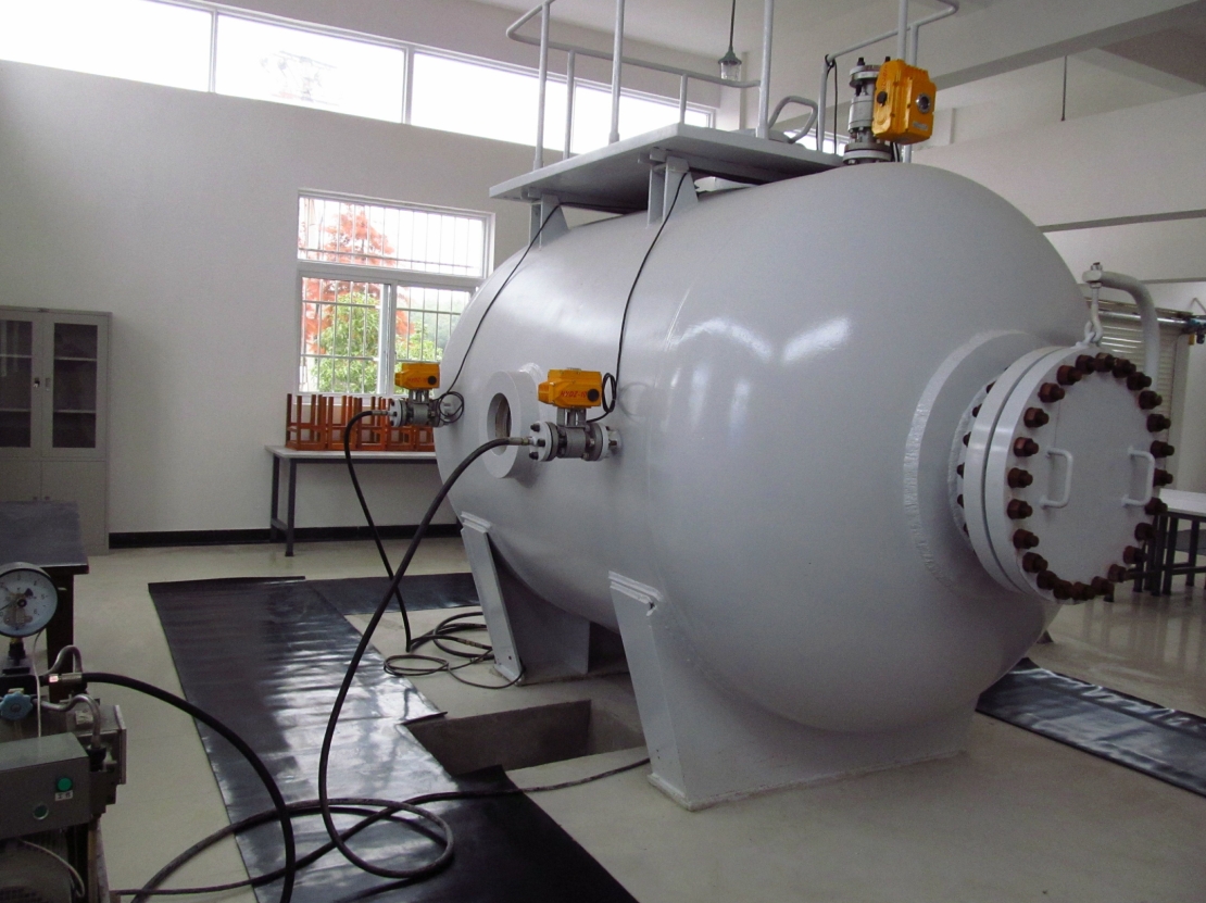 大型爆炸容器動態(tài)應(yīng)變測試與分析